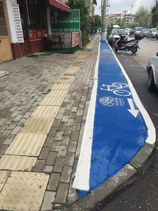 CHP'li belediyenin bisiklet yolu güldürdü