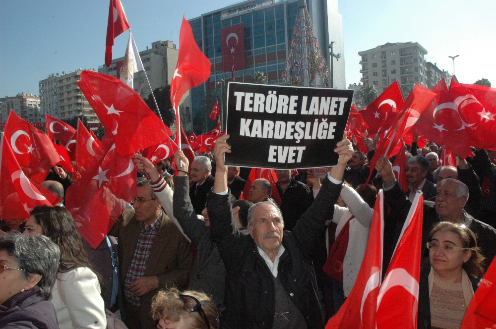 Adana'da teröre lanet yürüyüşü