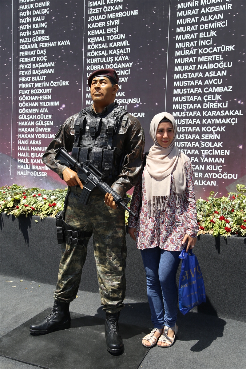 Ömer Halisdemir'in heykeli Taksim'de