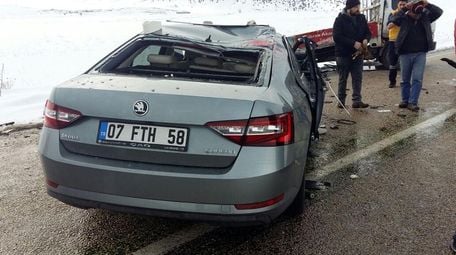 Antalya'da otomobille kamyonet çarpıştı: 5 yaralı