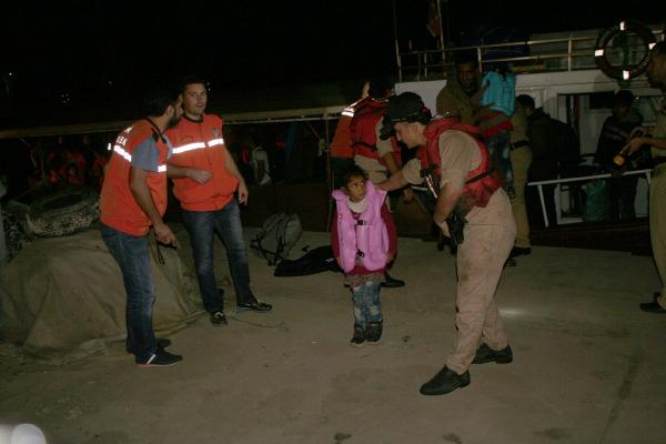 Kıbrıs'a gitmek isteyen 100 Suriyeli sığınmacı yakalandı