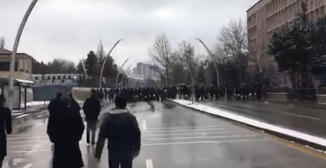 TBMM'ye yürümek isteyen CHP'lilere polis müdahalesi