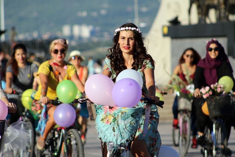 10 şehirde Süslü Kadınlar Bisiklet Turu