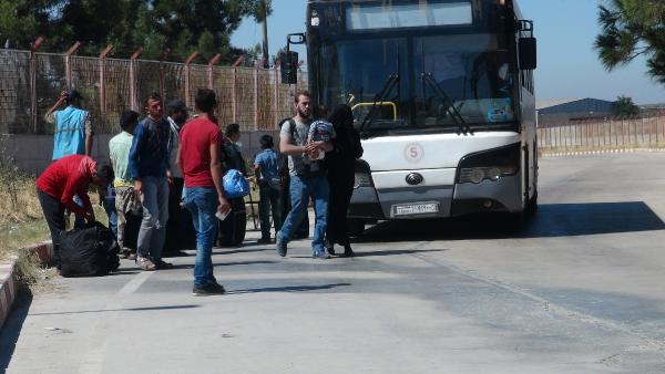 Bayramlaşmaya giden Suriyeliler'den 9 bin 38'i dönmedi
