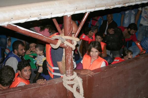 Kıbrıs'a gitmek isteyen 100 Suriyeli sığınmacı yakalandı
