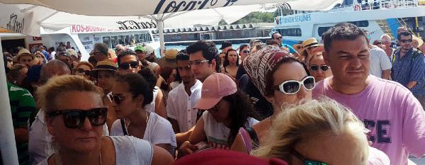 Yunanistan'a giden Türk turistlerin gümrük çilesi
