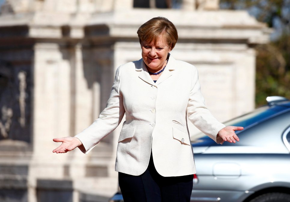 Angela Merkel ilk sınavını geçti