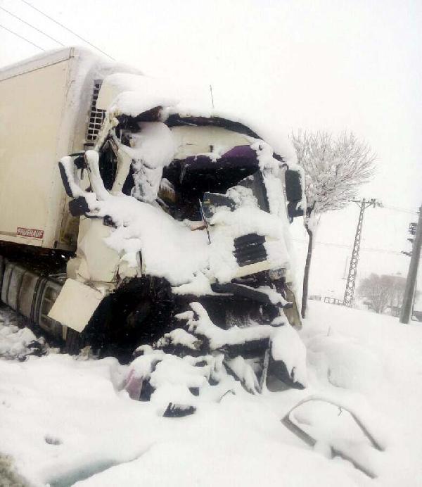 ab142491a44570b4bd7ff9a1d8d1ab43 Bitlis’te 90 köy yolu kardan kapandı Haberler  