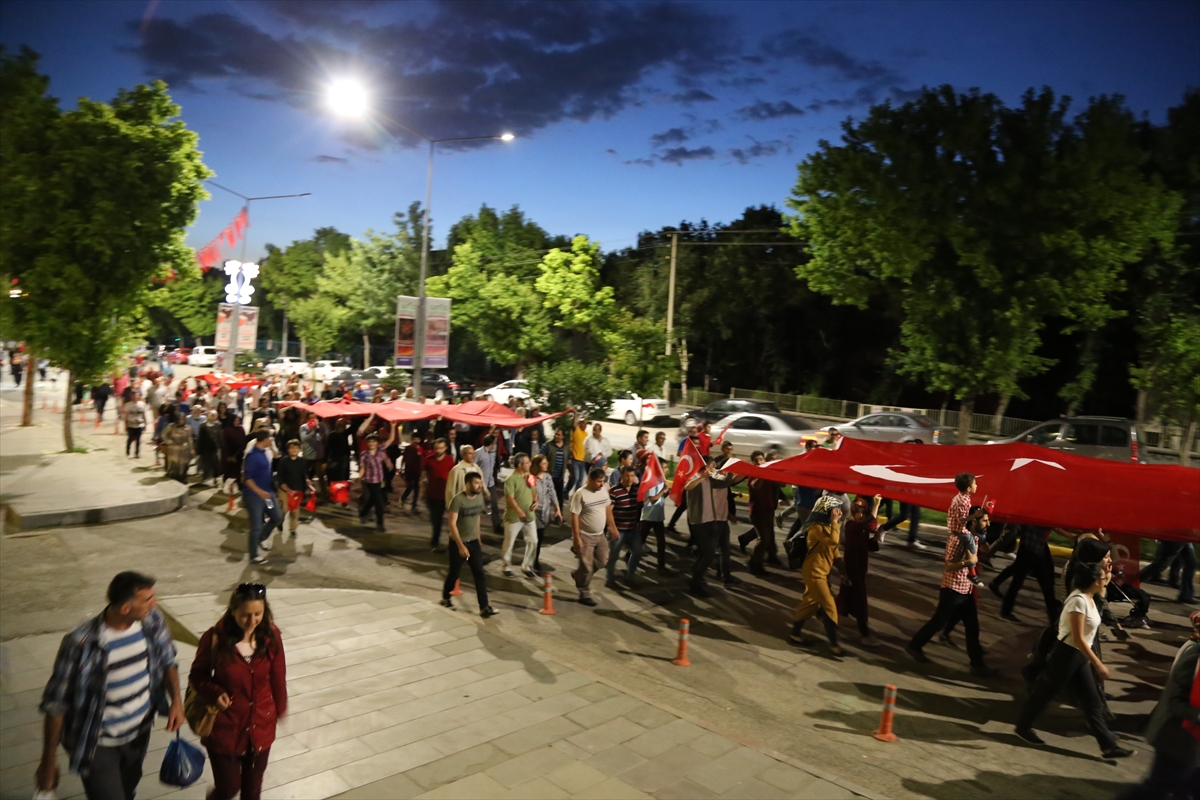 Erzurum'da yürüyüş Atatürk Üniversitesi'nden