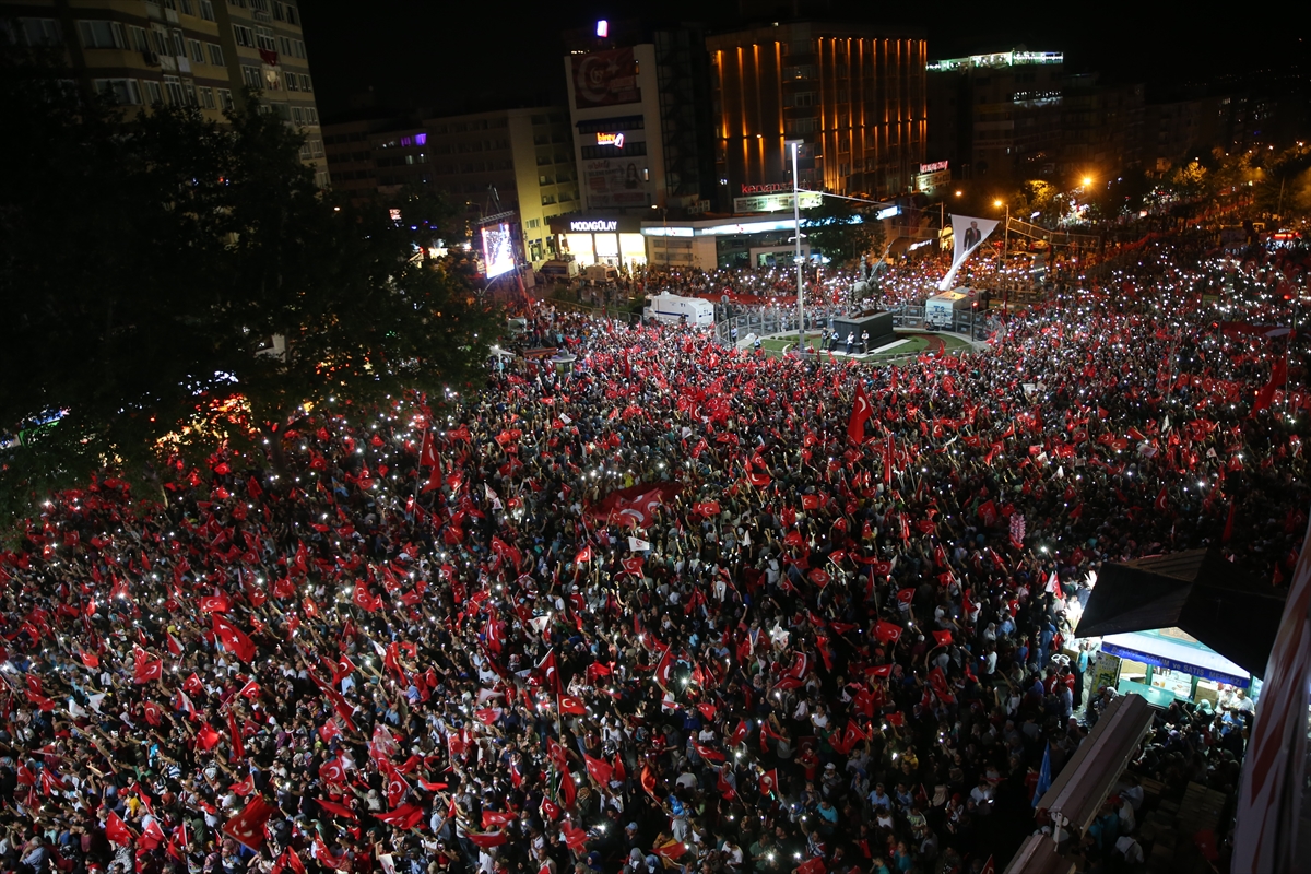 Bursa'da muhteşem kalabalık