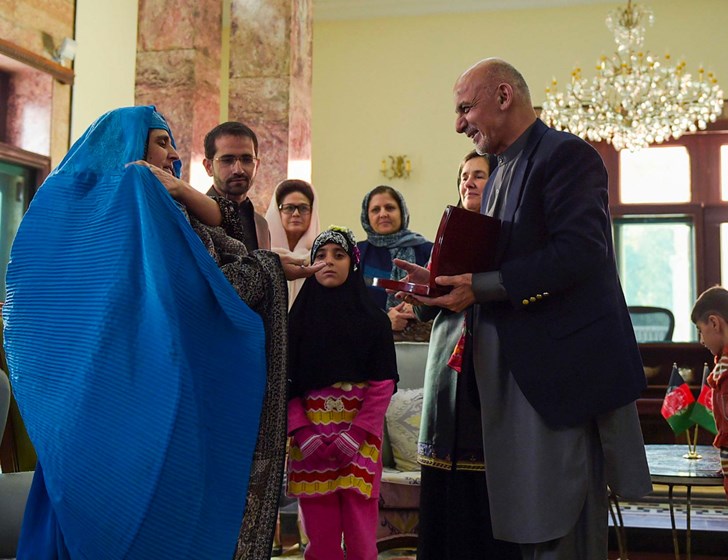 Afgan kızı sınırdışı edildi