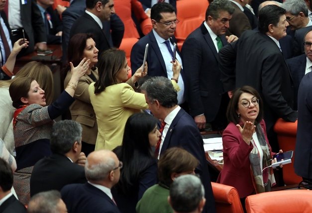 Meclis'te CHP'li Tuncay Özkan'ın isyanı