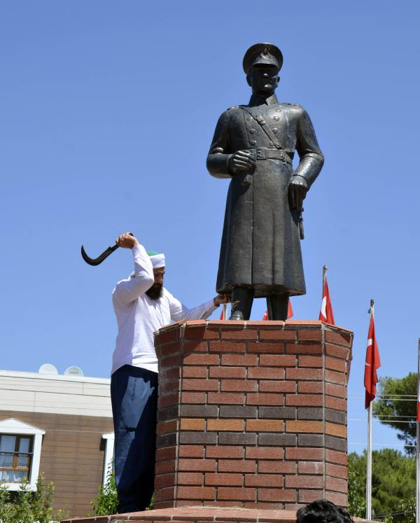 Atatürk heykeline saldıran kişi: Pişman değilim