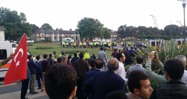 Terör örgütü yandaşları Londra'da 15 Temmuz etkinliğine saldırdı