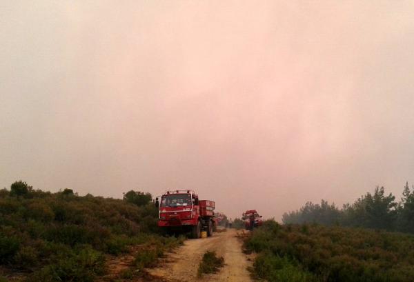 Anamur'da yangın söndürme çalışmaları devam ediyor