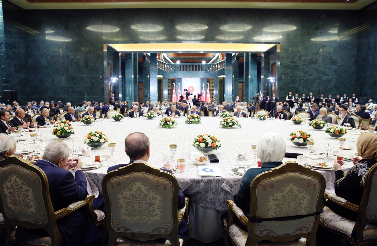 Cumhurbaşkanı Erdoğan iftarda STK temsilcileriyle buluştu
