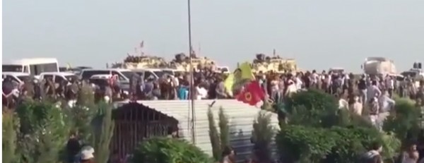 ABD askerleri YPG'li teröristlerin cenazesine katıldı